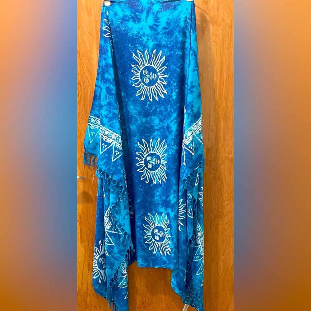 Blue Sunburst Patterned Swim Wrap